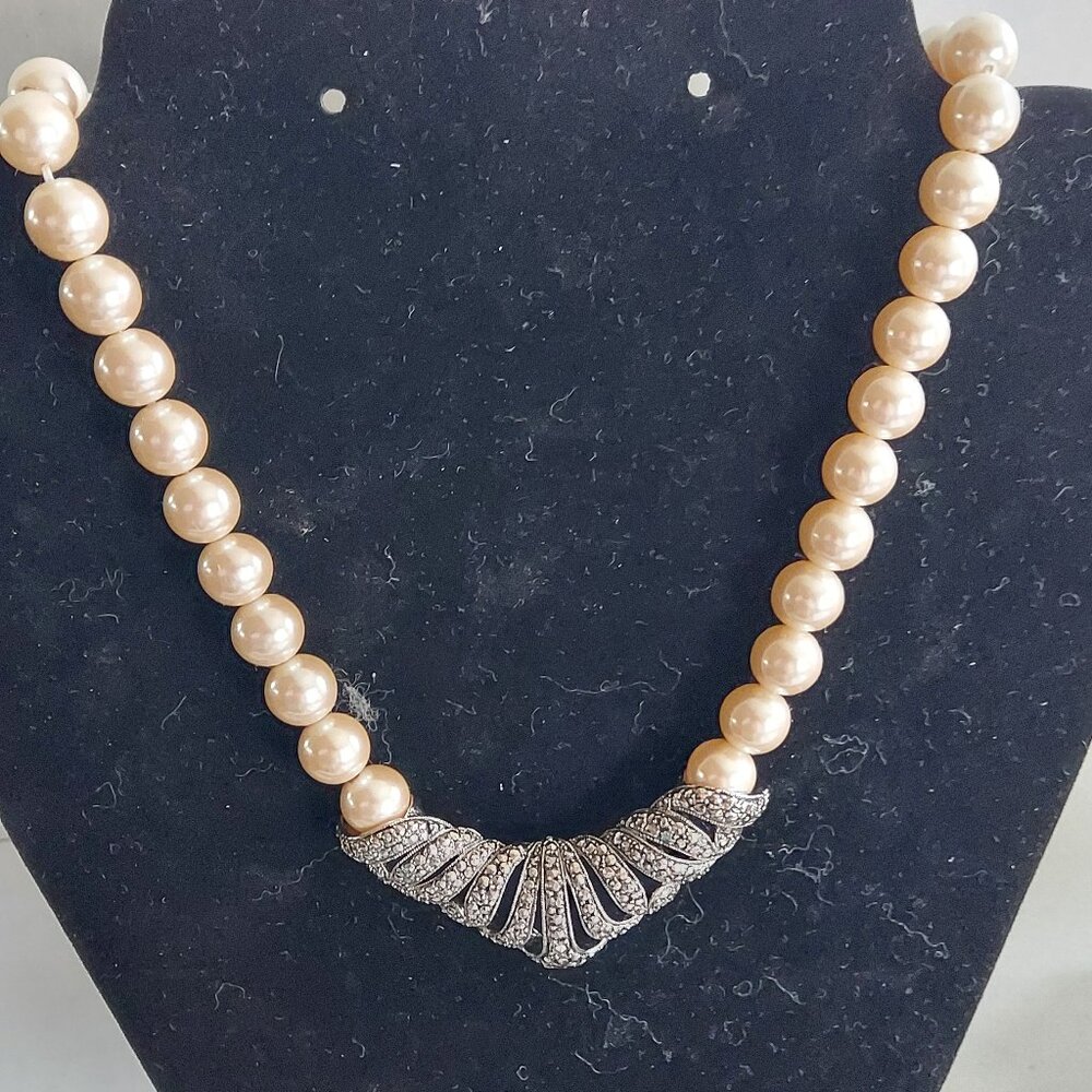 Vintage Avon Classic Drama Necklace